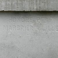 HONORE Pierre Marbrier sur le monument