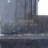 VANNIER Paul Sculpteur sur le monument