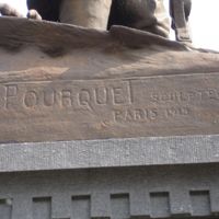 POURQUET Charles-Henri Sculpteur sur le monument