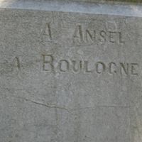 ANSEL Alfred Fils Marbrier-Sculpteur sur le monument