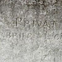 PRIVAT Auguste Marbrier sur le monument