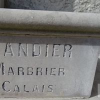 VIANDIER Père & Fils Marbrier sur le monument