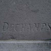 DÉCHAMPS Marbrier sur le monument