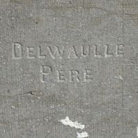 DELWAULLE Père Marbrier sur le monument