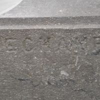 DÉCHAMPS Marbrier sur le monument