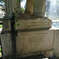 PIERREDON Louis Architecte sur le monument