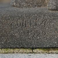 QUILLIVIC René Sculpteur sur le monument