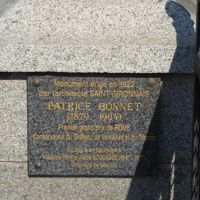 FOURÈS Jean-Marie Sculpteur sur le monument