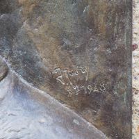 JUERY J. Sculpteur sur le monument