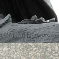M. L. B. E. Société Fonderie sur le monument