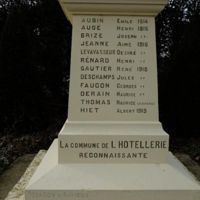 POISSON Marbrier sur le monument