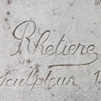 RHETIÈRE T. Sculpteur sur le monument