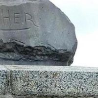 BOUCHER Jean Sculpteur sur le monument