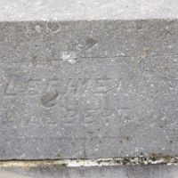 LECHIEN Marbrier sur le monument