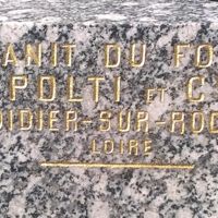 GRANIT DU FOREZ POLTI & Cie Marbrier sur le monument