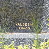 VALSESIA Marbrier sur le monument