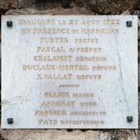 PAQUIER Architecte sur le monument