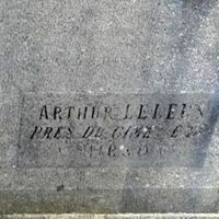 LELEUX Arthur Architecte sur le monument