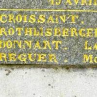 REGUER Marbrier sur le monument