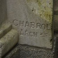 CHABROL Pierre Architecte sur le monument