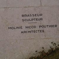 MOLINIÉ Émile Architecte sur le monument