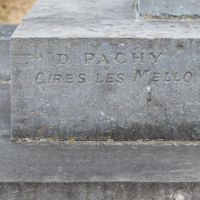PACHY D. Marbrier sur le monument
