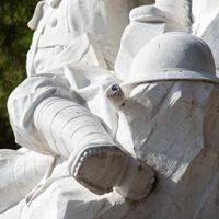 MÉRIGNARGUES Jean Sculpteur sur le monument