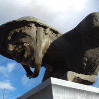 VILLENEUVE Jacques Sculpteur sur le monument