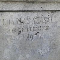 SÉASSAL Charles Architecte sur le monument