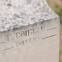 GOUREAU E. Marbrier-Sculpteur sur le monument