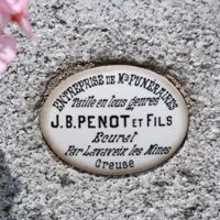 PENOT J.B. Entrepreneur de monuments funéraires sur le monument