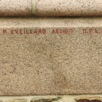 EVEILLARD Pierre Architecte sur le monument