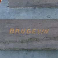 BRUGEVIN Marbrier sur le monument