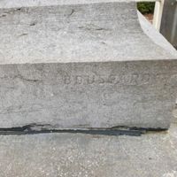 BOUSSARD Marbrier sur le monument
