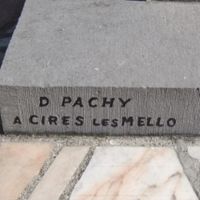 PACHY D. Marbrier sur le monument