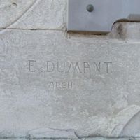 DUMANT E. Architecte sur le monument