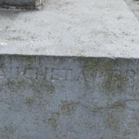 FAUCHET Marbrier sur le monument