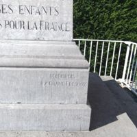 MARCHOIS Marbrier sur le monument