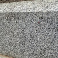 ÉTIENNE Isidore Société granitière sur le monument