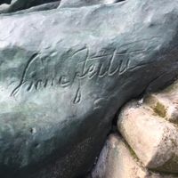 FEITU Pierre Sculpteur sur le monument