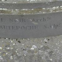 AUTEROCHE Fernand Sculpteur sur le monument